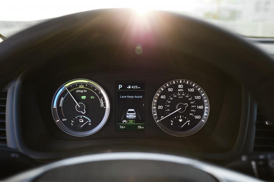 Панель приборов Hyundai Sonata Plug-in Hybrid (LF) 2018 года  (NA) (фото 2 из 4)